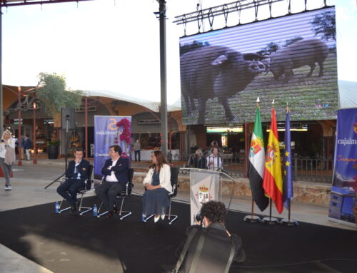 Fernández Vara destaca la calidad del manjar de la dehesa extremeña en la apertura del XXXII Salón del Jamón Ibérico en Jerez de los Caballeros